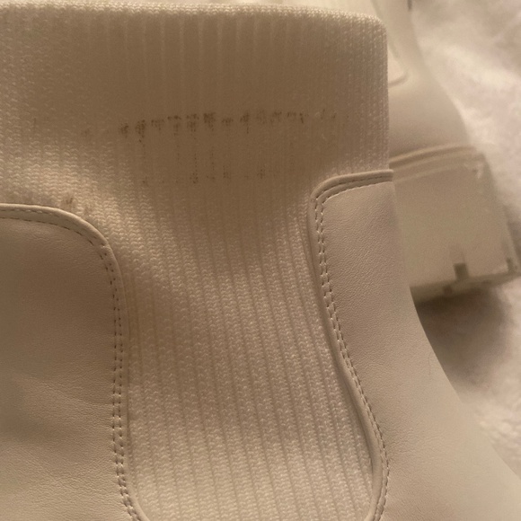 NWT Chelsea slip on boot in box size 5.5 - Picture 4 of 5